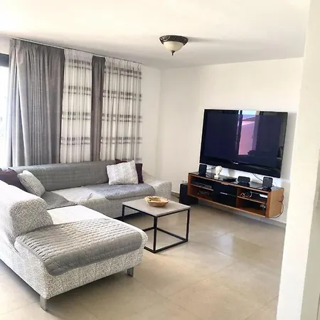 El Galeon Townhouse 公寓 *